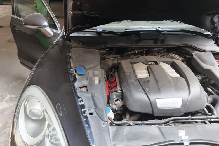 Used Porsche Cayenne 2011 Cayenne 3.0T Engine Bay Right