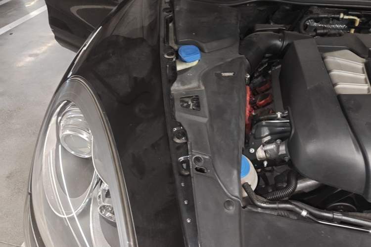 Used Porsche Cayenne 2011 Cayenne 3.0T Engine Bay Right