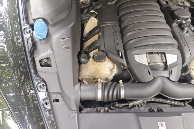 Used Porsche Cayenne 2011 Cayenne S 4.8L Engine Bay Right