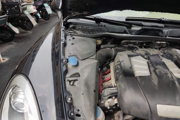 Used Porsche Cayenne 2011 Cayenne 3.0T Engine Bay Right