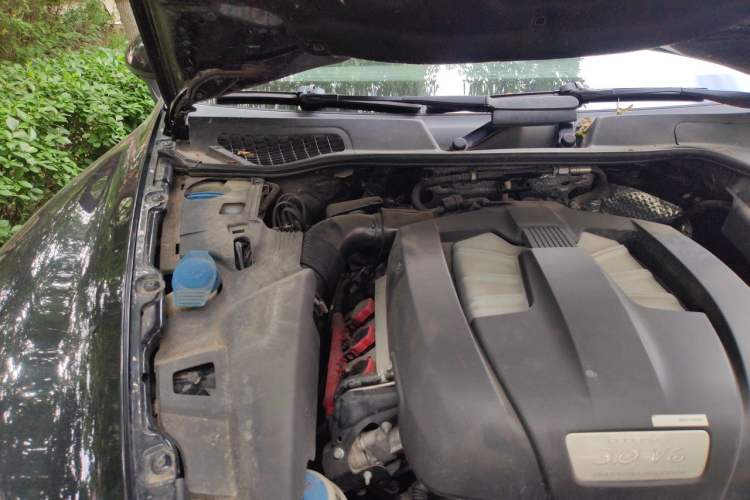 Used Porsche Cayenne 2011 Cayenne 3.0T Engine Bay Right