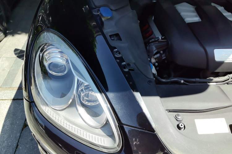 Used Porsche Cayenne 2011 Cayenne 3.0T Engine Bay Right