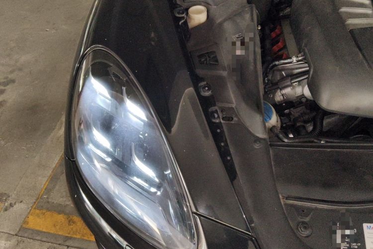 Used Porsche Cayenne 2011 Cayenne S Hybrid 3.0T Engine Bay Right