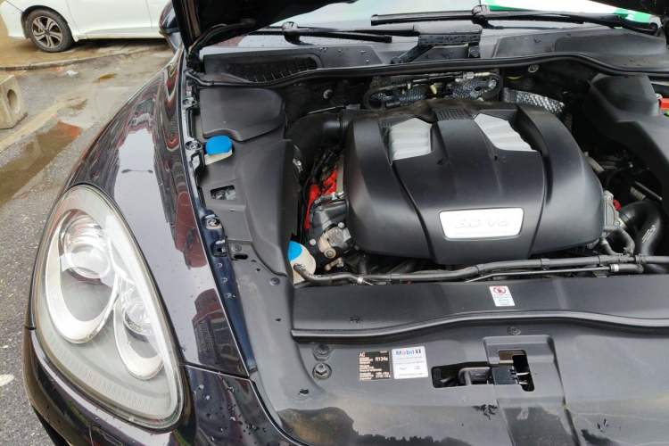 Used Porsche Cayenne 2011 Cayenne 3.0T Engine Bay Right