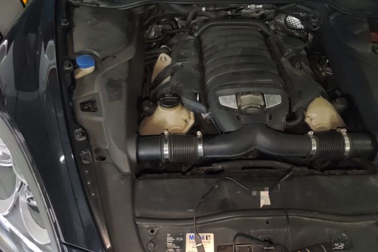 Used Porsche Cayenne 2011 Cayenne S 4.8L Engine Bay Right