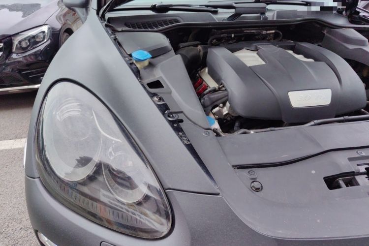 Used Porsche Cayenne 2011 Cayenne 3.0T Engine Bay Right