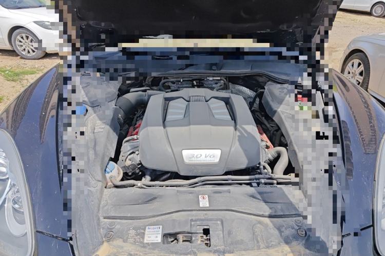 Used Porsche Cayenne 2011 Cayenne 3.0T Engine Bay