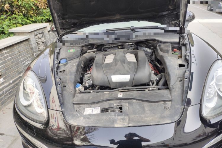Used Porsche Cayenne 2011 Cayenne 3.0T Engine Bay
