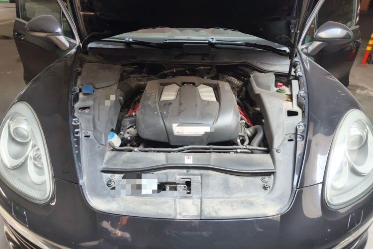 Used Porsche Cayenne 2011 Cayenne 3.0T Engine Bay