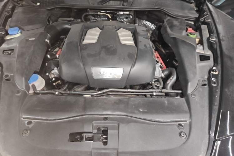 Used Porsche Cayenne 2011 Cayenne 3.0T Engine Bay