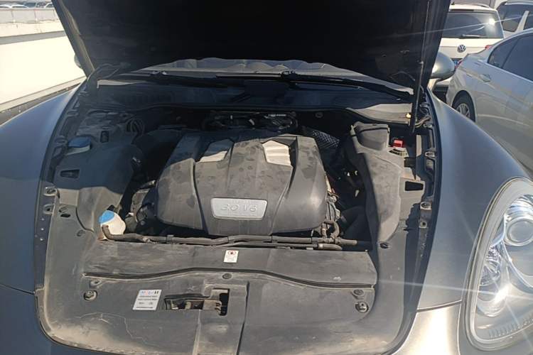 Used Porsche Cayenne 2011 Cayenne 3.0T Engine Bay