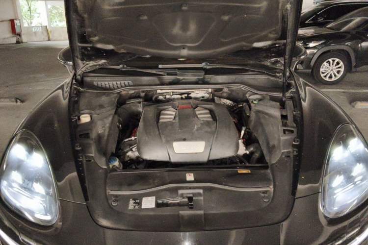 Used Porsche Cayenne 2011 Cayenne S Hybrid 3.0T Engine Bay