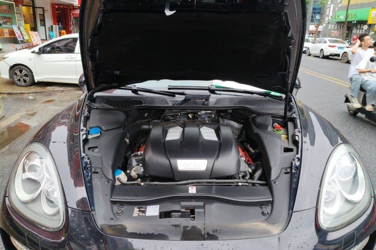 Used Porsche Cayenne 2011 Cayenne 3.0T Engine Bay