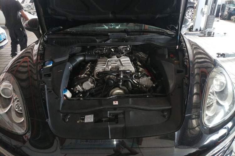 Used Porsche Cayenne 2011 Cayenne 3.0T Engine Bay