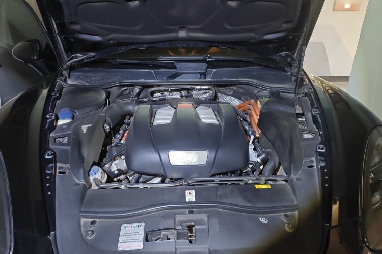 Used Porsche Cayenne 2011 Cayenne S Hybrid 3.0T Engine Bay