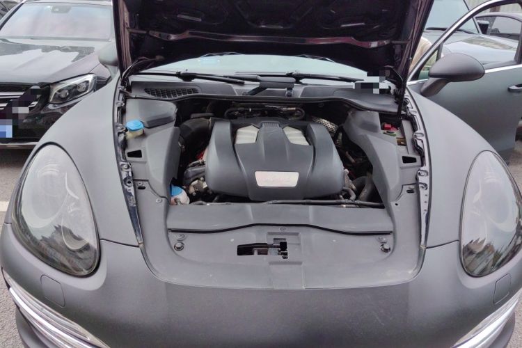 Used Porsche Cayenne 2011 Cayenne 3.0T Engine Bay