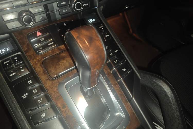 Used Porsche Cayenne 2011 Cayenne 3.0T Gear Lever