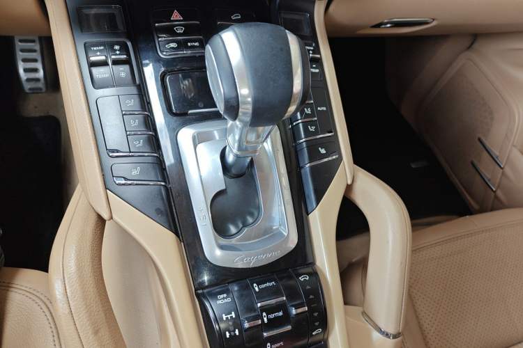 Used Porsche Cayenne 2011 Cayenne 3.0T Gear Lever