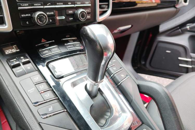 Used Porsche Cayenne 2011 Cayenne 3.0T Gear Lever