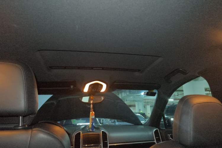 Used Porsche Cayenne 2011 Cayenne S Hybrid 3.0T Headliner