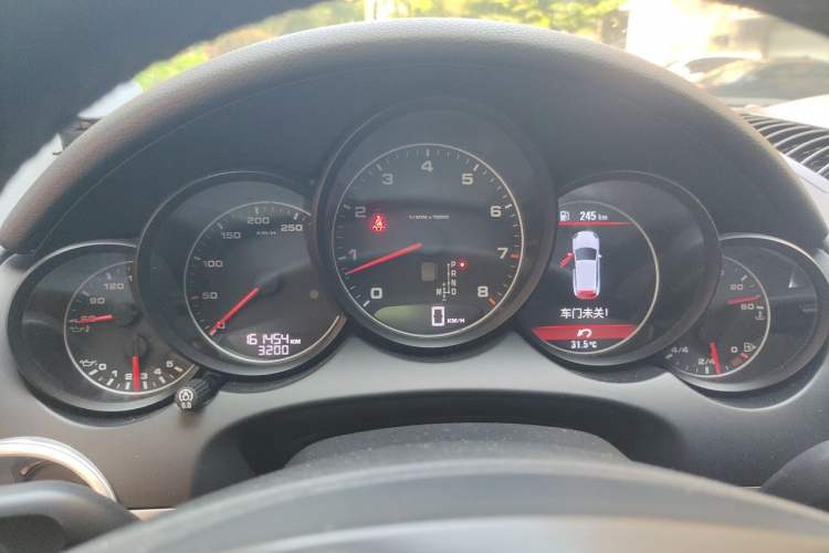 Used Porsche Cayenne 2011 Cayenne 3.0T Instrument Cluster