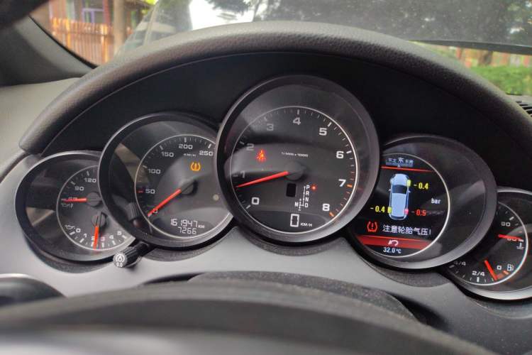 Used Porsche Cayenne 2011 Cayenne 3.0T Instrument Cluster