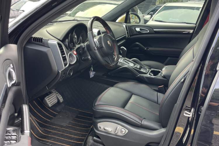Used Porsche Cayenne 2011 Cayenne S Hybrid 3.0T Interior 1
