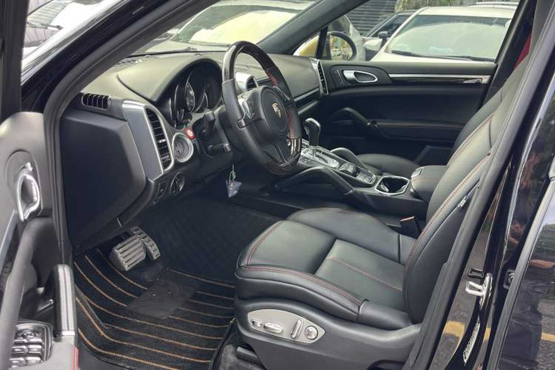 Used Porsche Cayenne 2011 Cayenne S Hybrid 3.0T Interior 2