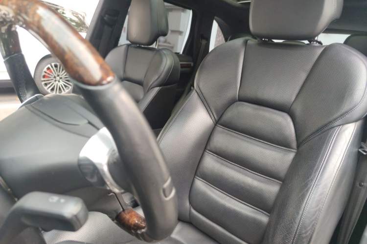 Used Porsche Cayenne 2011 Cayenne Turbo 4.8T Left Front Seat