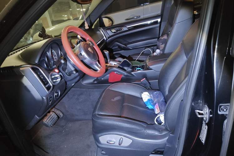 Used Porsche Cayenne  Left Front Seat