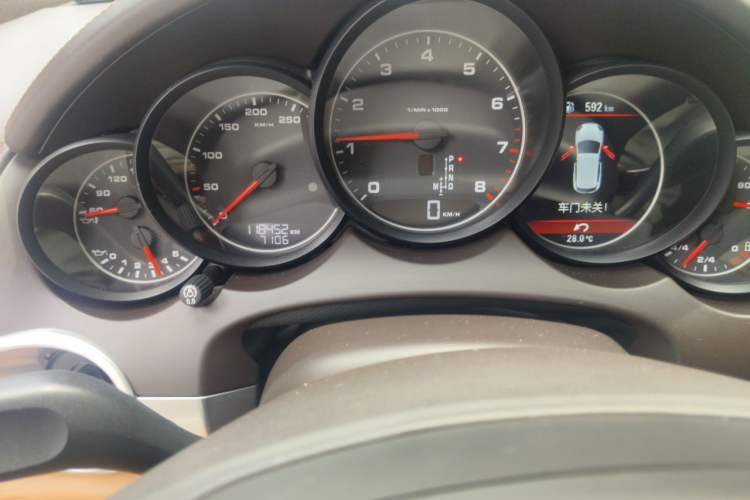 Used Porsche Cayenne 2011 Cayenne 3.0T Odometer Close Up
