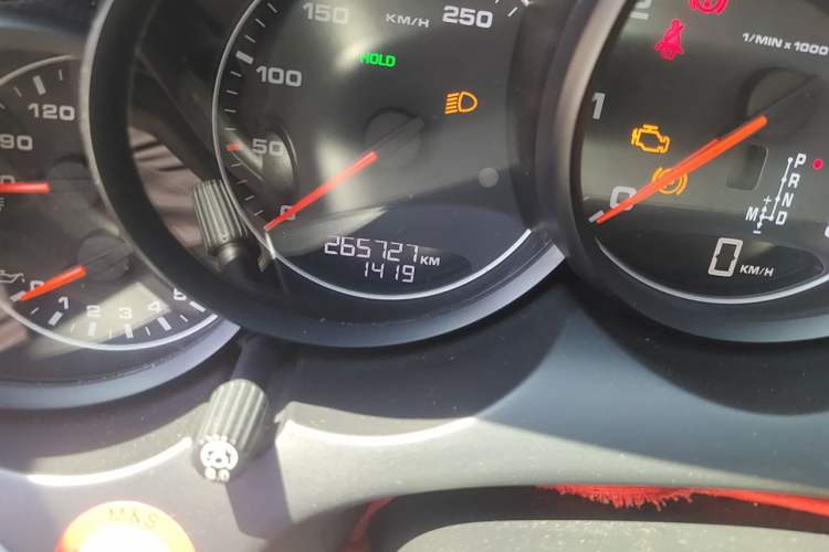 Used Porsche Cayenne 2011 Cayenne 3.0T Odometer Close Up