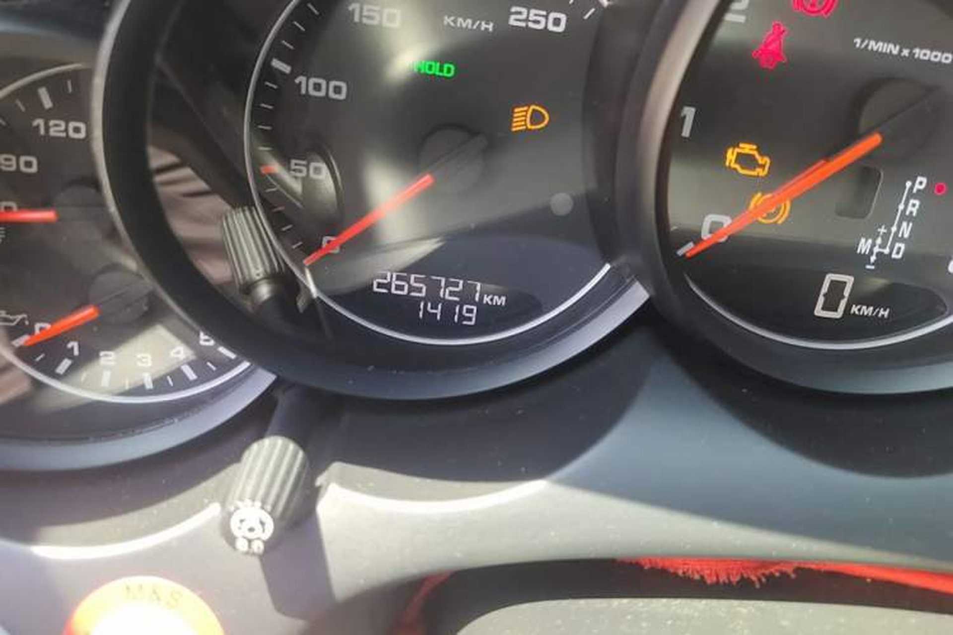 Used Porsche Cayenne 2011 Cayenne 3.0T Odometer Close Up