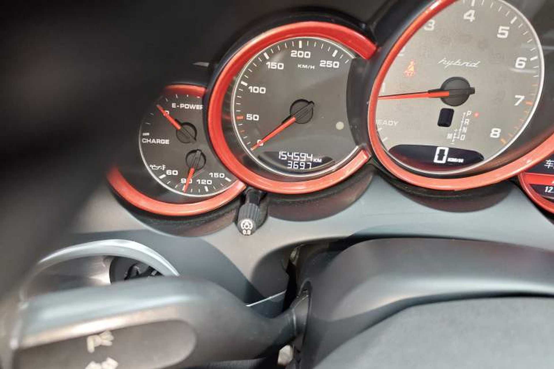 Used Porsche Cayenne 2011 Cayenne S Hybrid 3.0T Odometer Close Up