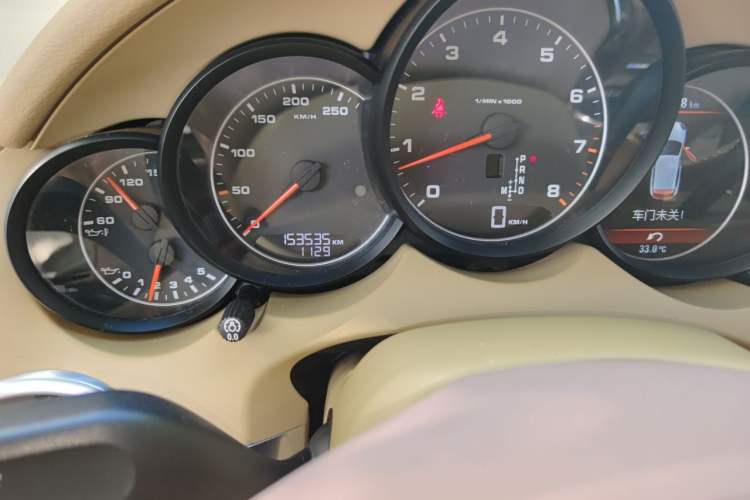Used Porsche Cayenne 2011 Cayenne 3.0T Odometer Close Up
