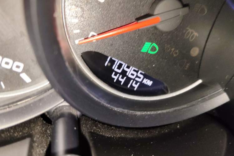 Used Porsche Cayenne 2011 Cayenne 3.0T Odometer Close Up