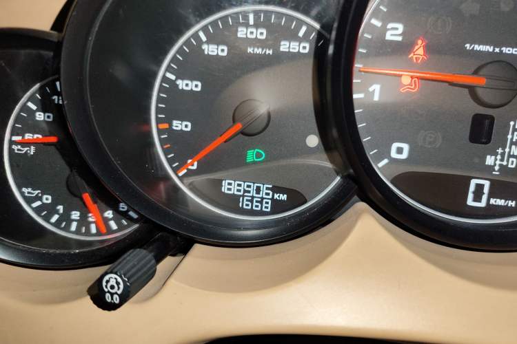 Used Porsche Cayenne 2011 Cayenne 3.0T Odometer Close Up