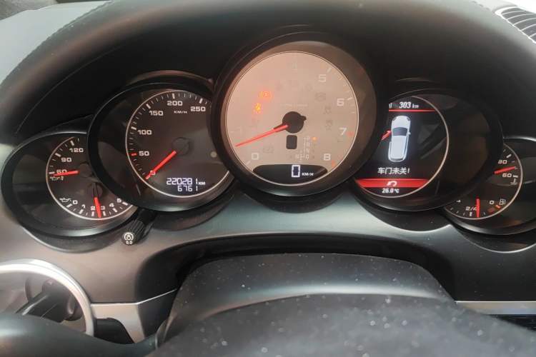 Used Porsche Cayenne 2011 Cayenne S 4.8L Odometer Close Up