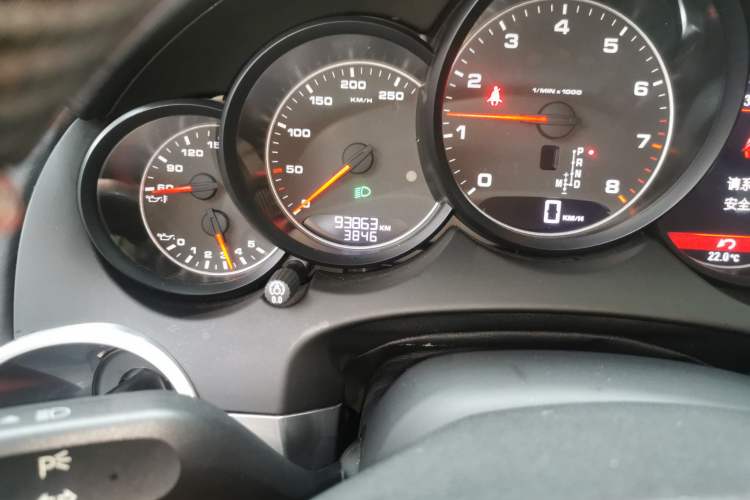 Used Porsche Cayenne 2011 Cayenne 3.0T Odometer Close Up