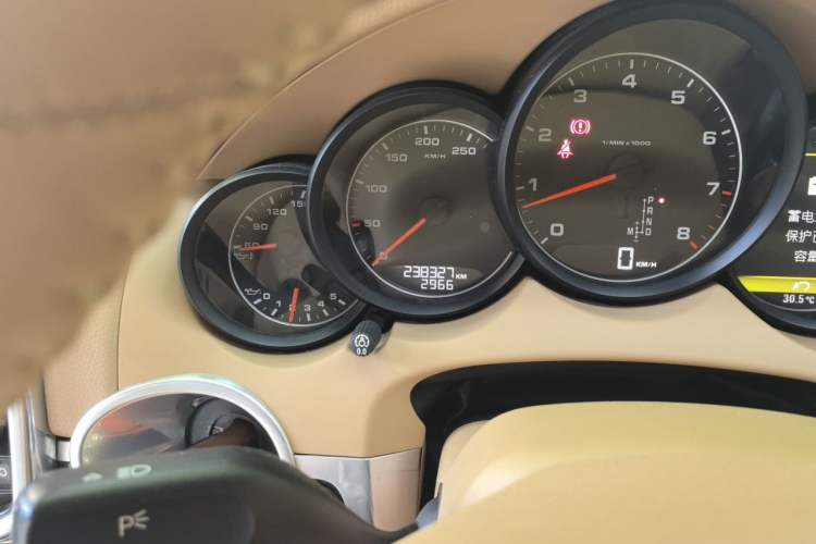 Used Porsche Cayenne 2011 Cayenne 3.0T Odometer Close Up