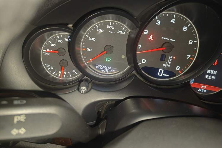 Used Porsche Cayenne 2011 Cayenne 3.0T Odometer Close Up