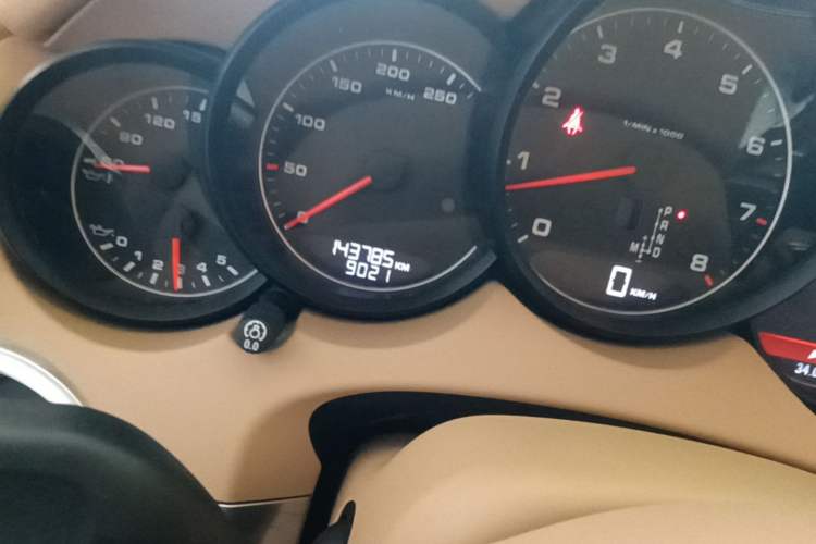 Used Porsche Cayenne 2011 Cayenne 3.0T Odometer Close Up