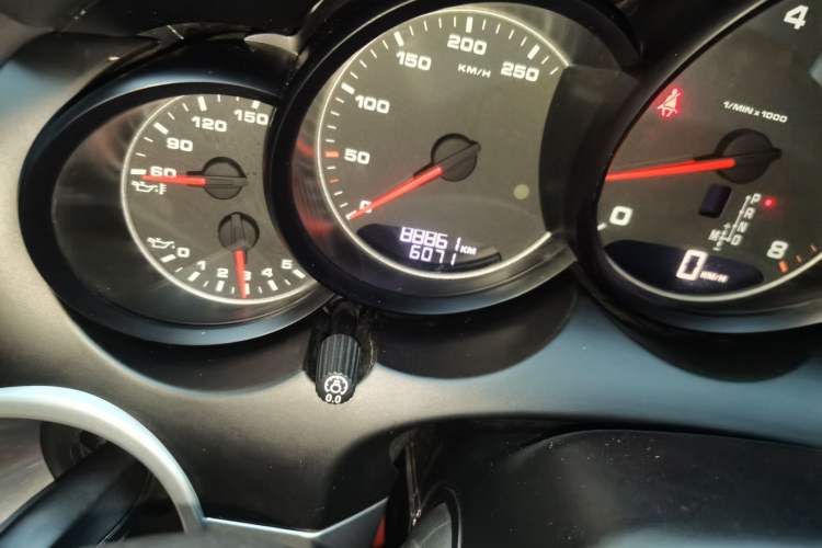 Used Porsche Cayenne 2011 Cayenne 3.0T Odometer Close Up