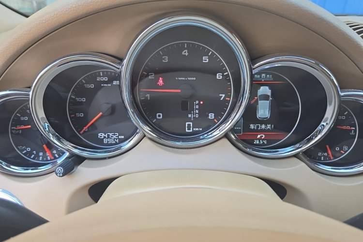 Used Porsche Cayenne 2011 Cayenne 3.0T Odometer Close Up