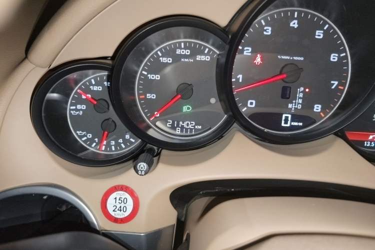 Used Porsche Cayenne 2011 Cayenne 3.0T Odometer Close Up