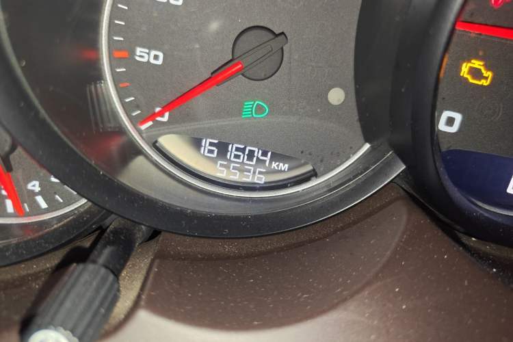 Used Porsche Cayenne 2011 Cayenne 3.0T Odometer Close Up
