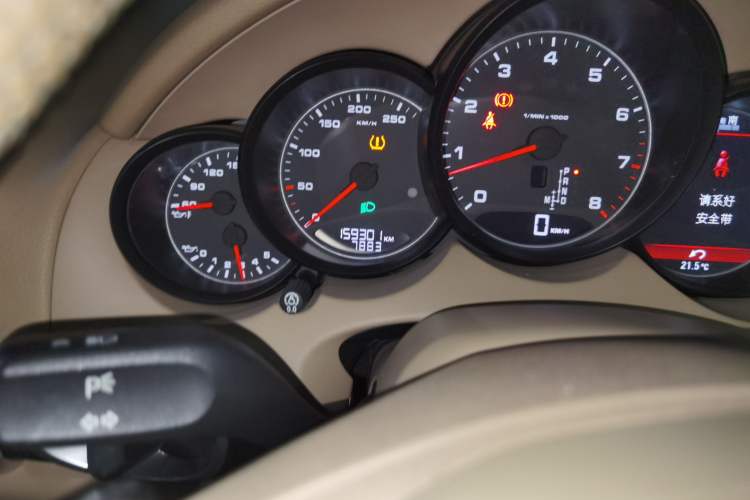 Used Porsche Cayenne 2011 Cayenne 3.0T Odometer Close Up