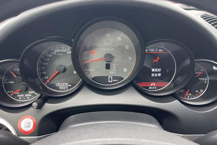 Used Porsche Cayenne 2011 Cayenne S Hybrid 3.0T Odometer Close Up