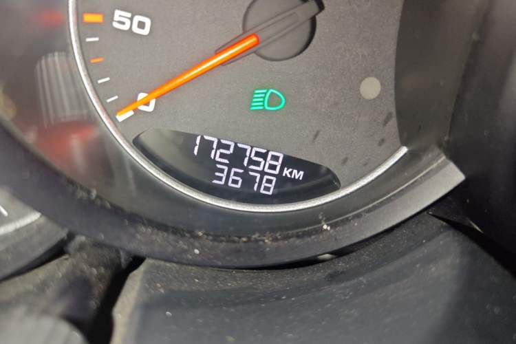 Used Porsche Cayenne 2011 Cayenne 3.0T Odometer Close Up