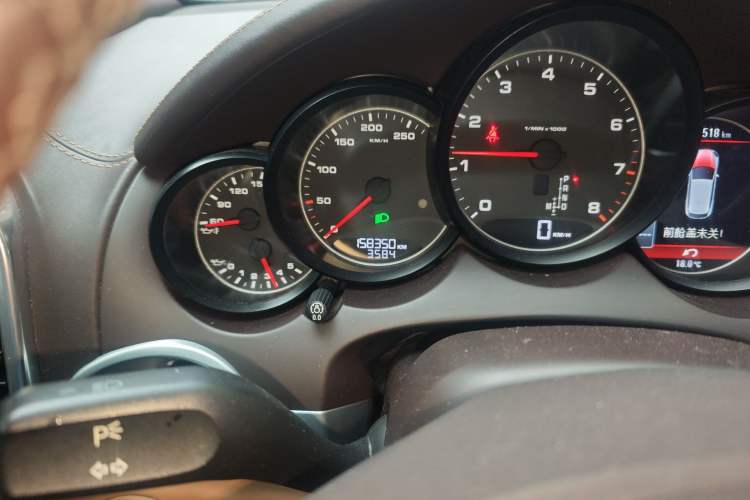 Used Porsche Cayenne 2011 Cayenne 3.0T Odometer Close Up